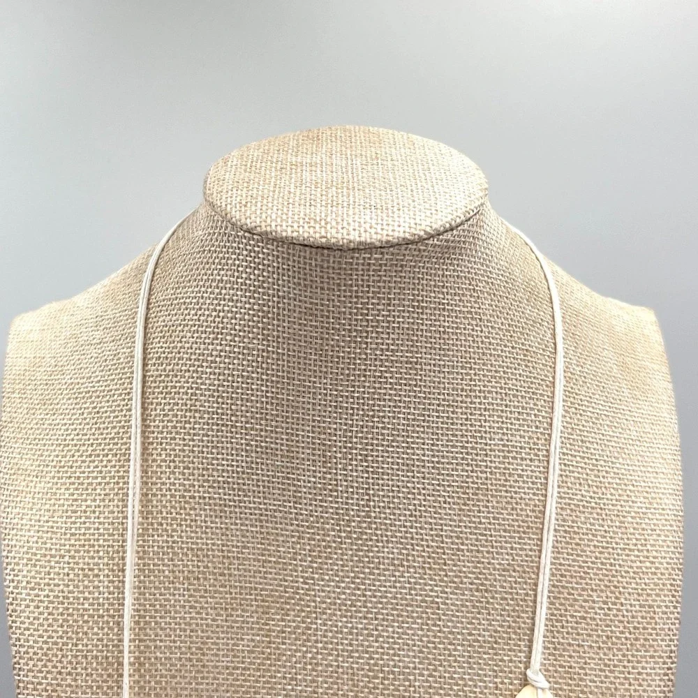 Vintage Natural Cowrie Shell Necklace Gold Metallic Accent Cream Cord Beachy Y2K - Picture 8 of 12